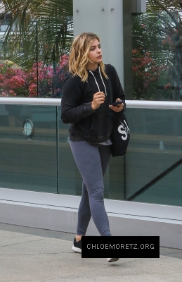 1460089593994_chloe_moretz_arriving_to_and_leaving_the_gym_20.jpg