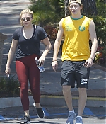 Chloe_Grace_Moretz_and_Brooklyn_Beckham_are_spotted_out_in_Los_Angeles_02.jpg