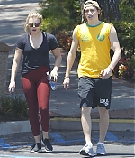Chloe_Grace_Moretz_and_Brooklyn_Beckham_are_spotted_out_in_Los_Angeles_03.jpg