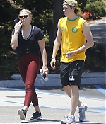Chloe_Grace_Moretz_and_Brooklyn_Beckham_are_spotted_out_in_Los_Angeles_17.jpg