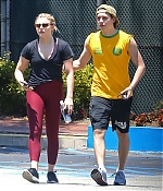 Chloe_Grace_Moretz_and_Brooklyn_Beckham_are_spotted_out_in_Los_Angeles_25.jpg