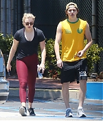 Chloe_Grace_Moretz_and_Brooklyn_Beckham_are_spotted_out_in_Los_Angeles_27.jpg