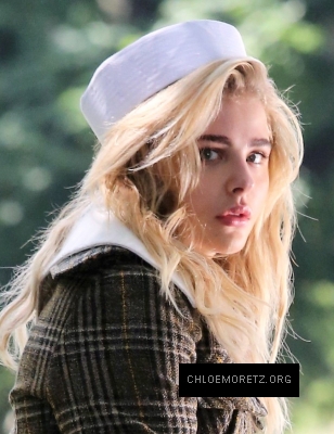 Chloe_Grace_Moretz_poses_during_a_photoshoot_in_New_York_City_s_Central_Park_-_July_28-2016_002.jpg