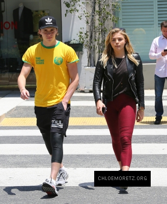 Chloe_Grace_Moretz_spotted_holding_hands_while_out_in_Beverly_Hills_-_June_30-2016_046.jpg