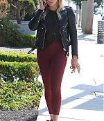 Chloe_Grace_Moretz_spotted_holding_hands_while_out_in_Beverly_Hills_-_June_30-2016_006.jpg