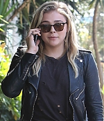 Chloe_Grace_Moretz_spotted_holding_hands_while_out_in_Beverly_Hills_-_June_30-2016_021.jpg