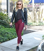 Chloe_Grace_Moretz_spotted_holding_hands_while_out_in_Beverly_Hills_-_June_30-2016_038.jpg