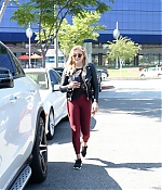 Chloe_Grace_Moretz_spotted_holding_hands_while_out_in_Beverly_Hills_-_June_30-2016_045.jpg