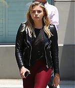 Chloe_Grace_Moretz_spotted_holding_hands_while_out_in_Beverly_Hills_-_June_30-2016_049.jpg