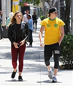 Chloe_Grace_Moretz_spotted_holding_hands_while_out_in_Beverly_Hills_-_June_30-2016_050.jpg