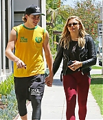Chloe_Grace_Moretz_spotted_holding_hands_while_out_in_Beverly_Hills_-_June_30-2016_059.jpg