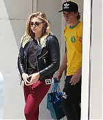 Chloe_Grace_Moretz_spotted_holding_hands_while_out_in_Beverly_Hills_-_June_30-2016_066.jpg