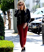 Chloe_Grace_Moretz_spotted_holding_hands_while_out_in_Beverly_Hills_-_June_30-2016_077.jpg