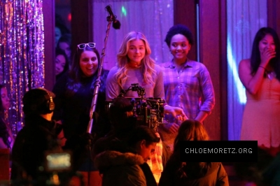Chloe-Moretz--Filming-a-party-scene-on-set-of-Neighbors-2--05-662x441.jpg