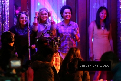Chloe-Moretz--Filming-a-party-scene-on-set-of-Neighbors-2--14-662x441.jpg