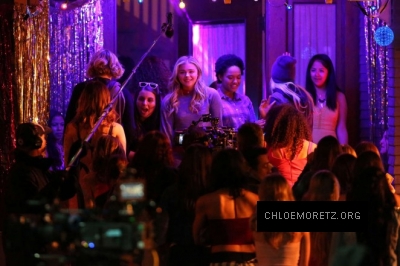Chloe-Moretz--Filming-a-party-scene-on-set-of-Neighbors-2--16-662x441.jpg