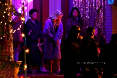 Chloe-Moretz--Filming-a-party-scene-on-set-of-Neighbors-2--20-662x441.jpg