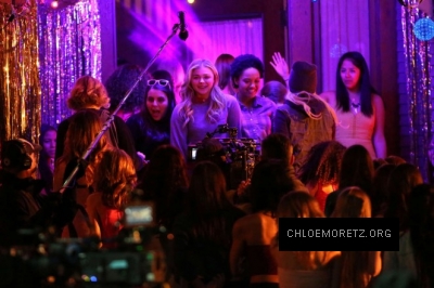 Chloe-Moretz--Filming-a-party-scene-on-set-of-Neighbors-2--29-662x441.jpg