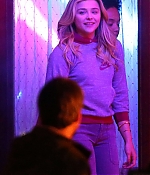 Chloe-Moretz--Filming-a-party-scene-on-set-of-Neighbors-2--11-662x992.jpg