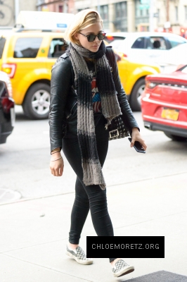 1459320978341_chloe_moretz_out_and_about_in_downtown_manhattan_4.jpg