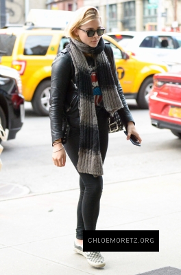 1459339562800_chloe_moretz_out_and_about_in_downtown_manhattan_10.jpg