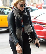 1459320949376_chloe_moretz_out_and_about_in_downtown_manhattan_3.jpg