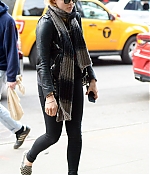 1459320997450_chloe_moretz_out_and_about_in_downtown_manhattan_5.jpg