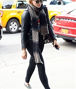 1459321023186_chloe_moretz_out_and_about_in_downtown_manhattan_7.jpg