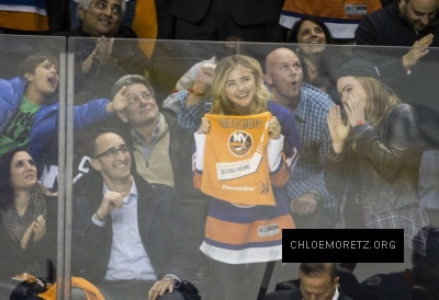 Chloe-Moretz--New-York-Islanders-vs-Tampa-Lightning--01-662x455.jpg