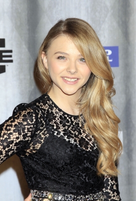 chloemoretzfancom096.jpg