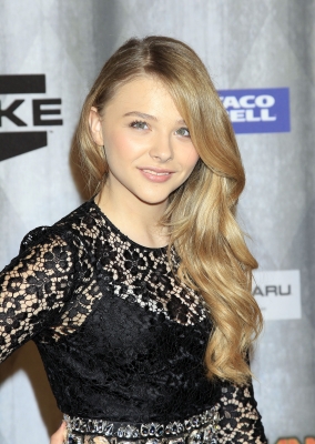 chloemoretzfancom099.jpg