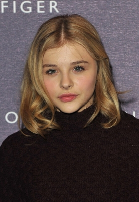 chloemoretzfancom019.jpg