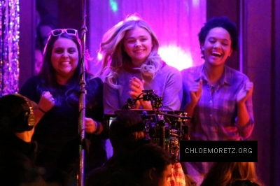 Chloe-Moretz--Filming-a-party-scene-on-set-of-Neighbors-2--02-662x441.jpg