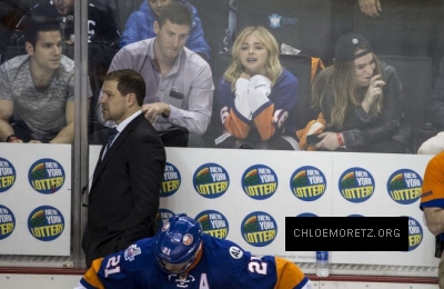 Chloe-Moretz--New-York-Islanders-vs-Tampa-Lightning--07-662x431.jpg