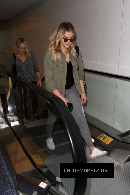 Chloe-Moretz-at-LAX-Airport--05-662x993.jpg