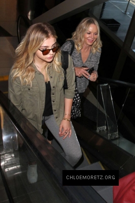 Chloe-Moretz-at-LAX-Airport--23-662x993.jpg