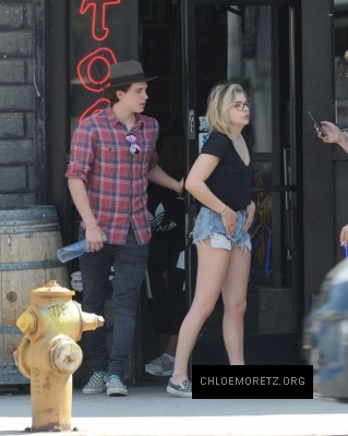 Chloe-Moretz-in-Jeans-Shorts--01-662x829.jpg