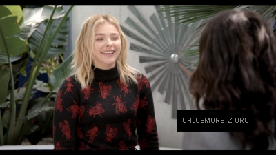 Chloe_Moretz_Schools_an_Alien_Expert_28829.jpg