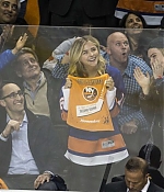 Chloe-Moretz--New-York-Islanders-vs-Tampa-Lightning--14-662x447.jpg