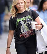 Chloe-Moretz--Out-and-about-in-Manhattan--19-662x993.jpg