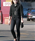 Chloe-Moretz-in-Black-Jeans--02-662x993.jpg
