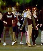 Chloe-Moretz-in-Shorts-at-Disneyland--15-662x673.jpg