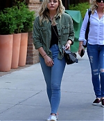 Chloe-Moretz-in-Skinny-Jeans--05-662x993.jpg