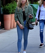 Chloe-Moretz-in-Skinny-Jeans--07-662x993.jpg