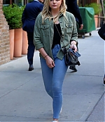 Chloe-Moretz-in-Skinny-Jeans--08-662x993.jpg