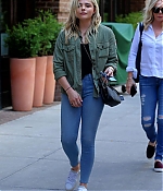 Chloe-Moretz-in-Skinny-Jeans--11-662x993.jpg