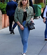 Chloe-Moretz-in-Skinny-Jeans--12-662x993.jpg