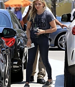 Chloe-Moretz-in-Tight-Jeans--08-662x944.jpg