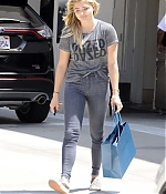 Chloe-Moretz-in-Tight-Jeans--09-662x982.jpg