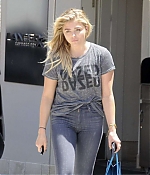 Chloe-Moretz-in-Tight-Jeans--13-662x797.jpg